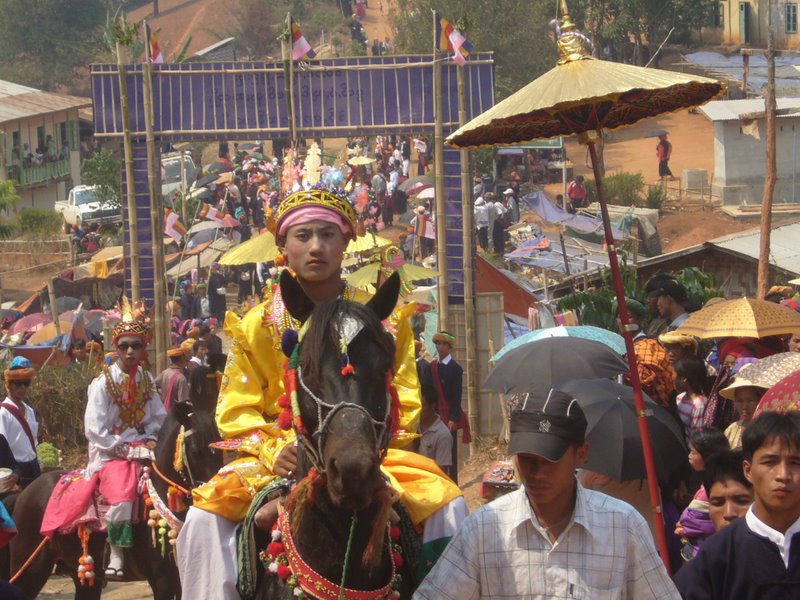 Travel - Myanmar - Kalaw Shan - Novice Procession into the Monastery